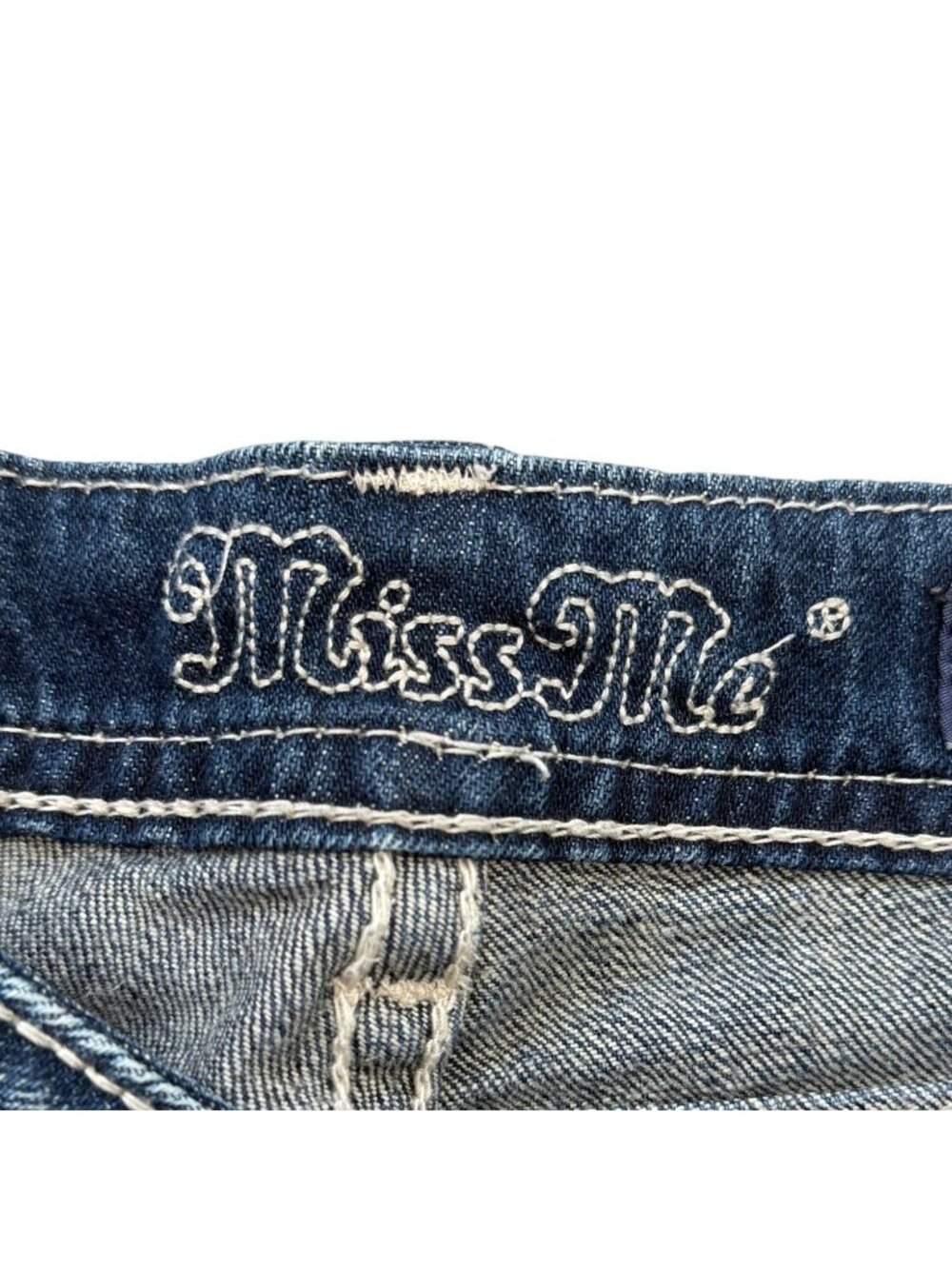Miss Me Womens Size 28 Jean Shorts Easy Bermuda With Rhinestone JE5685EM4 - Picture 4 of 9